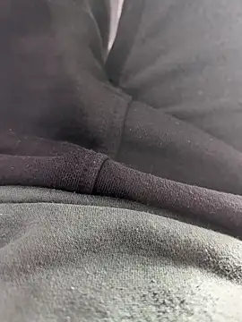 Snapshot of Elixire1 chatting on 12-20-25, 01:29 Elixire1 online show from 12-20-25, 01:29