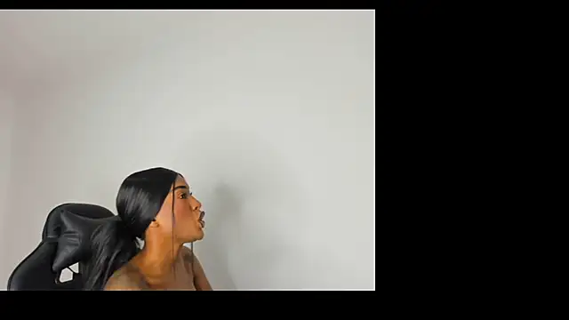 Snapshot of Emattaylor chatting on 01-28-25, 11:17 Emattaylor online show from 01-28-25, 11:17