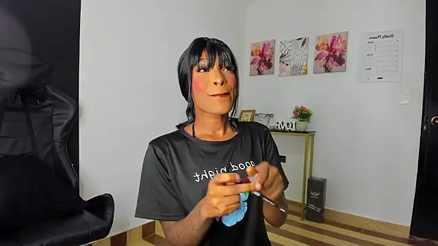 Snapshot of Emattaylor chatting on 10-12-25, 03:33 Emattaylor online show from 10-12-25, 03:33