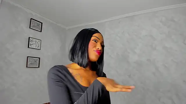 Snapshot of Emattaylor chatting on 12-15-25, 11:03 Emattaylor online show from 12-15-25, 11:03