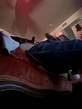 Snapshot of htk1975 chatting on 12-15-25, 10:47 htk1975 online show from 12-15-25, 10:47