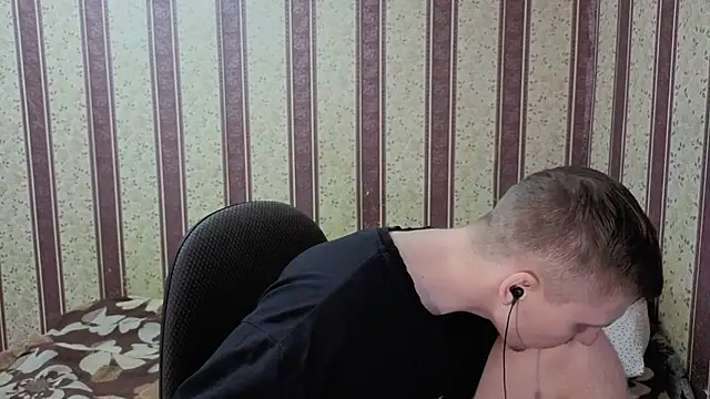 Snapshot of darienlarge chatting on 01-06-26, 05:38 darienlarge online show from 01-06-26, 05:38