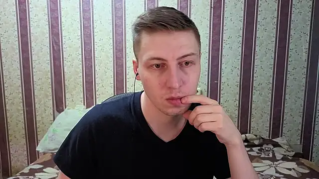 Snapshot of darienlarge chatting on 01-19-26, 02:48 darienlarge online show from 01-19-26, 02:48