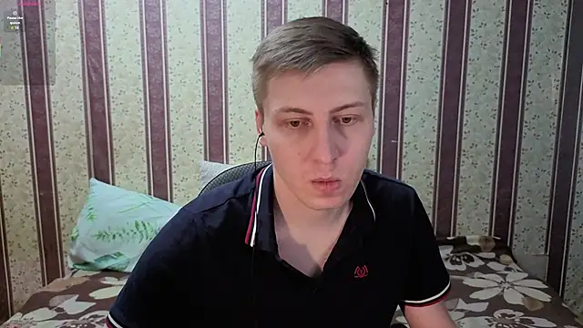 Snapshot of darienlarge chatting on 02-06-26, 02:05 darienlarge online show from 02-06-26, 02:05