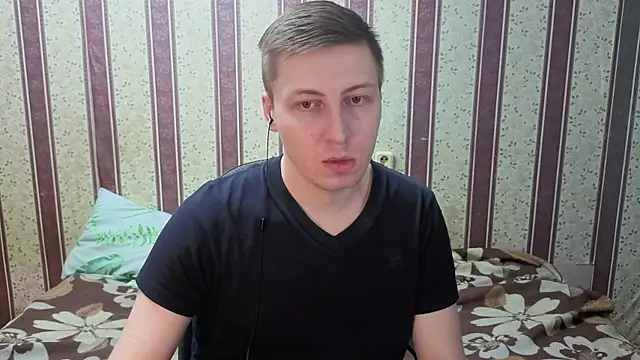 Snapshot of darienlarge chatting on 02-08-26, 03:10 darienlarge online show from 02-08-26, 03:10