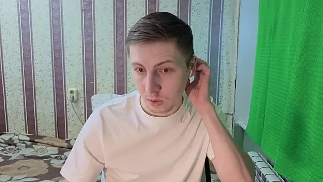 Snapshot of darienlarge chatting on 02-22-26, 08:13 darienlarge online show from 02-22-26, 08:13