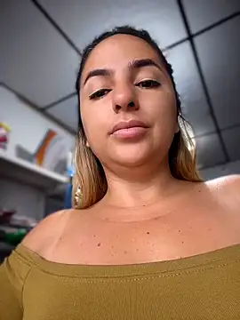 sammyqueenx21 online show from 04-13-26, 11:27