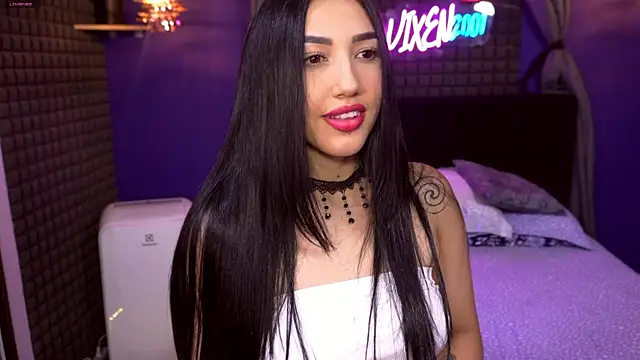 Snapshot of bull_vixen2001 chatting on 06-18-26, 12:11 bull vixen2001 online show from 06-18-26, 12:11
