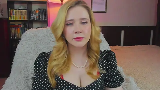 Snapshot of Lav_Tender chatting on 09-28-25, 09:42 Lav Tender online show from 09-28-25, 09:42