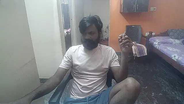 Snapshot of Indiaguy4u chatting on 01-13-25, 06:06 Indiaguy4u online show from 01-13-25, 06:06