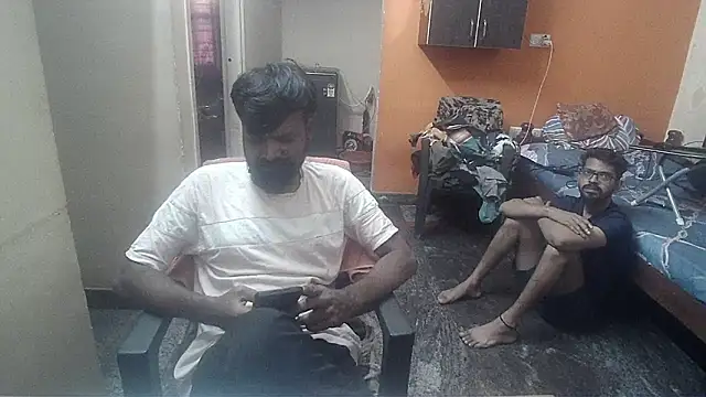 Snapshot of Indiaguy4u chatting on 02-21-25, 12:06 Indiaguy4u online show from 02-21-25, 12:06