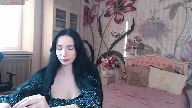 AliciaBow online show from 10-31-25, 01:23