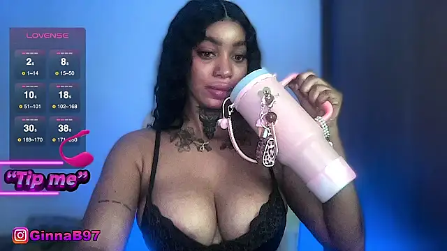 Snapshot of GinnaBolton chatting on 10-05-25, 01:04 GinnaBolton online show from 10-05-25, 01:04