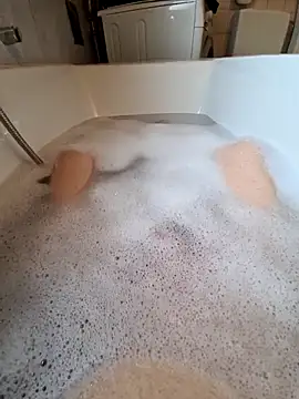 Snapshot of toeloverlive chatting on 10-22-25, 08:47 toeloverlive online show from 10-22-25, 08:47