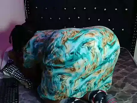 Toomuchbooty33 online show from 11-28-25, 07:27