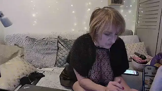 Snapshot of phryna@xh chatting on 03-19-25, 04:02 phrynaxh online show from 03-19-25, 04:02
