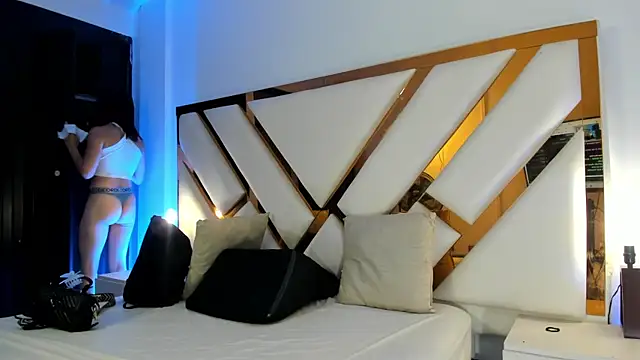 Aron cruz online show from 04-17-26, 01:47