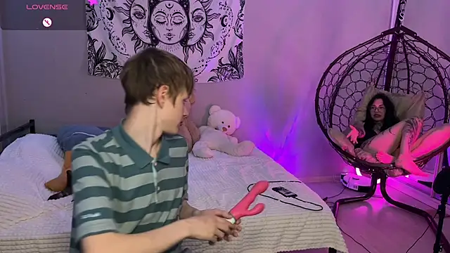 Laura Key online show from 07-17-26, 05:29