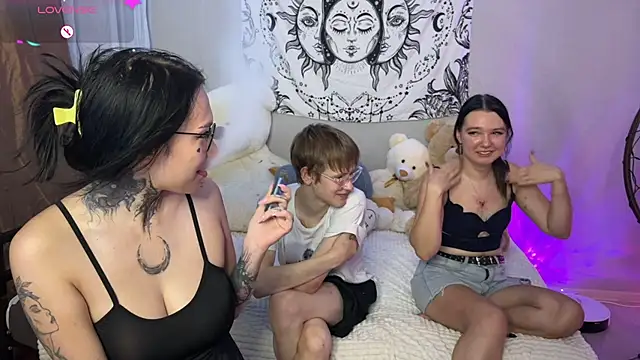 Laura Key online show from 07-27-26, 06:26