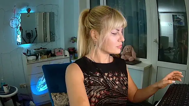 GlamSquirt online show from 03-11-25, 04:18