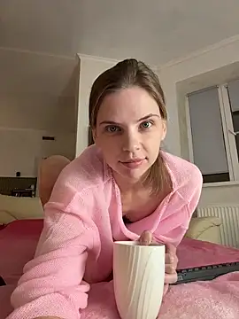 LeyaJohnson online show from 11-25-25, 05:13