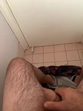 Snapshot of hairysmallcockguy chatting on 12-27-24, 06:03 hairysmallcockguy online show from 12-27-24, 06:03