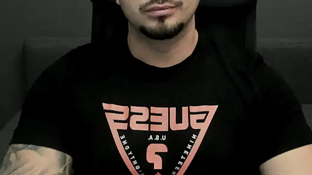 Snapshot of TonyWilcox chatting on 02-02-25, 01:41 TonyWilcox online show from 02-02-25, 01:41