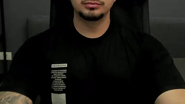 Snapshot of TonyWilcox chatting on 02-08-25, 11:44 TonyWilcox online show from 02-08-25, 11:44