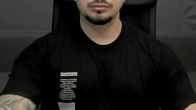 Snapshot of TonyWilcox chatting on 02-12-25, 07:23 TonyWilcox online show from 02-12-25, 07:23