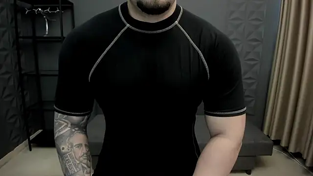 Snapshot of TonyWilcox chatting on 02-14-25, 06:02 TonyWilcox online show from 02-14-25, 06:02