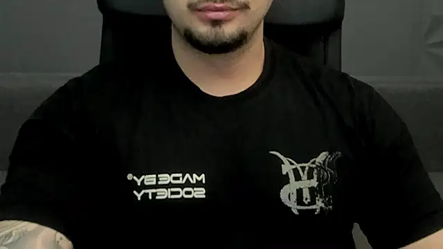 Snapshot of TonyWilcox chatting on 02-19-25, 06:33 TonyWilcox online show from 02-19-25, 06:33