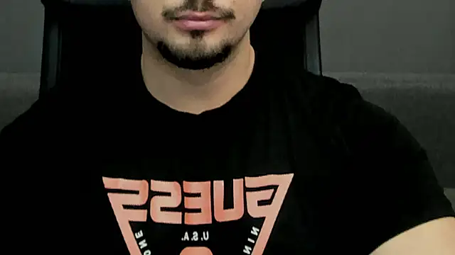 Snapshot of TonyWilcox chatting on 02-19-25, 12:44 TonyWilcox online show from 02-19-25, 12:44