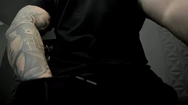 Snapshot of TonyWilcox chatting on 02-24-25, 09:32 TonyWilcox online show from 02-24-25, 09:32