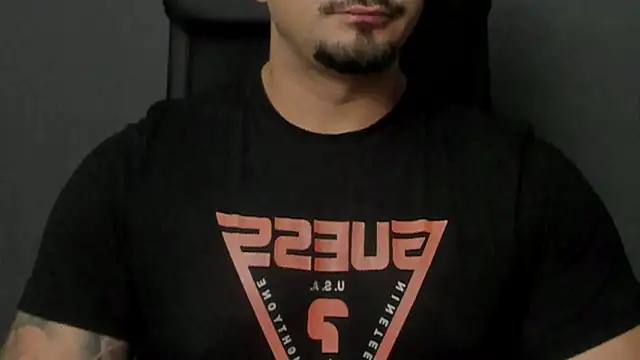 Snapshot of TonyWilcox chatting on 10-06-25, 04:43 TonyWilcox online show from 10-06-25, 04:43