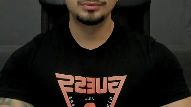 Snapshot of TonyWilcox chatting on 10-12-25, 05:06 TonyWilcox online show from 10-12-25, 05:06