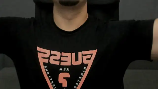 Snapshot of TonyWilcox chatting on 10-25-25, 04:53 TonyWilcox online show from 10-25-25, 04:53