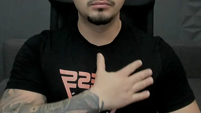 Snapshot of TonyWilcox chatting on 11-07-25, 06:13 TonyWilcox online show from 11-07-25, 06:13