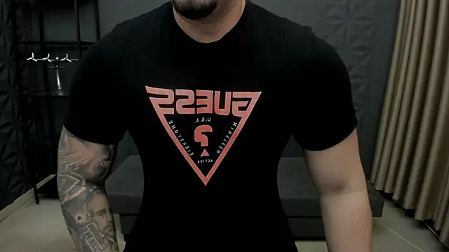 Snapshot of TonyWilcox chatting on 11-12-25, 05:19 TonyWilcox online show from 11-12-25, 05:19