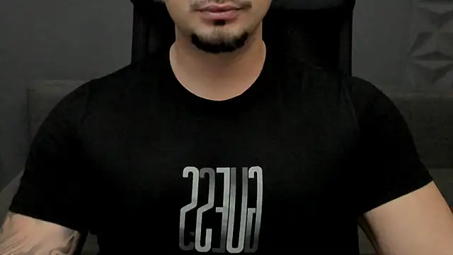 Snapshot of TonyWilcox chatting on 11-13-25, 05:39 TonyWilcox online show from 11-13-25, 05:39