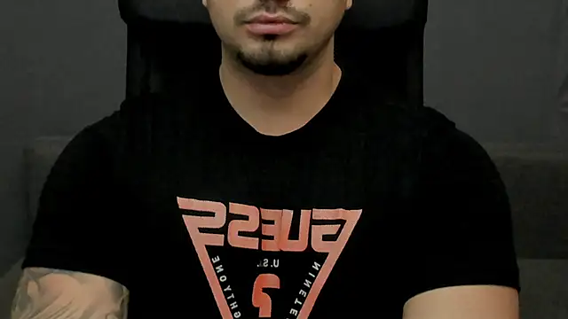 Snapshot of TonyWilcox chatting on 12-05-25, 06:00 TonyWilcox online show from 12-05-25, 06:00