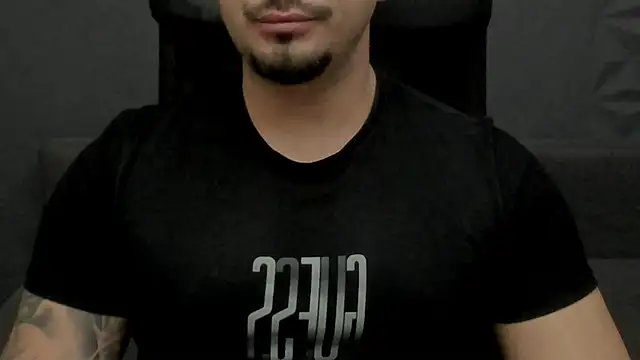 Snapshot of TonyWilcox chatting on 12-14-25, 05:57 TonyWilcox online show from 12-14-25, 05:57