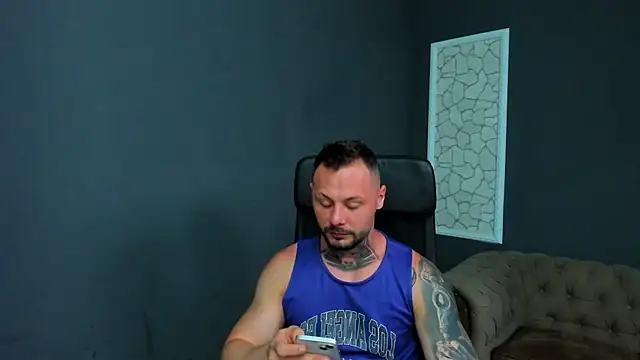 Snapshot of BrianHunts chatting on 06-25-26, 04:56 BrianHunts online show from 06-25-26, 04:56