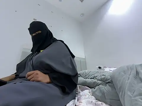 Snapshot of Submissive_Arab chatting on 01-12-25, 01:48 Submissive Arab online show from 01-12-25, 01:48