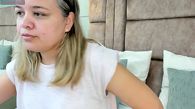 Snapshot of princesaparis chatting on 02-10-25, 11:36 princesaparis online show from 02-10-25, 11:36