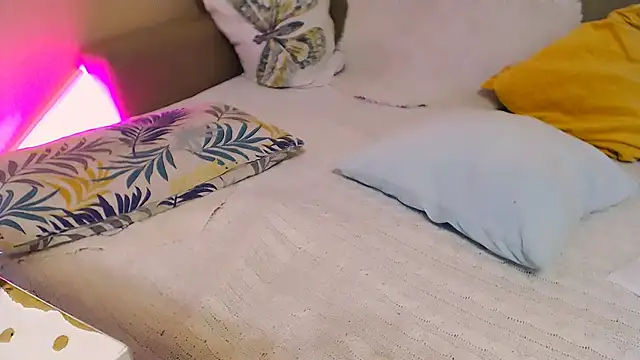 Snapshot of OLIVIA_CANDY chatting on 02-13-26, 05:36 OLIVIA CANDY online show from 02-13-26, 05:36