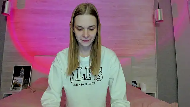 molly hunt  online show from 03-13-26, 03:40