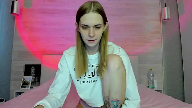 molly hunt  online show from 04-19-26, 04:23