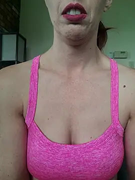 Snapshot of Adrina_Drake chatting on 09-17-25, 11:17 Adrina Drake online show from 09-17-25, 11:17