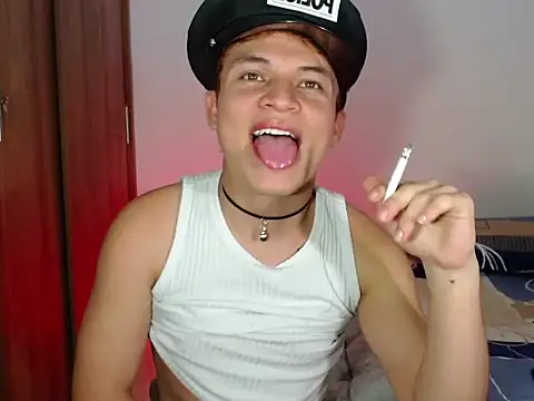 Snapshot of Leon_Wild chatting on 03-22-26, 10:35 Leon Wild online show from 03-22-26, 10:35