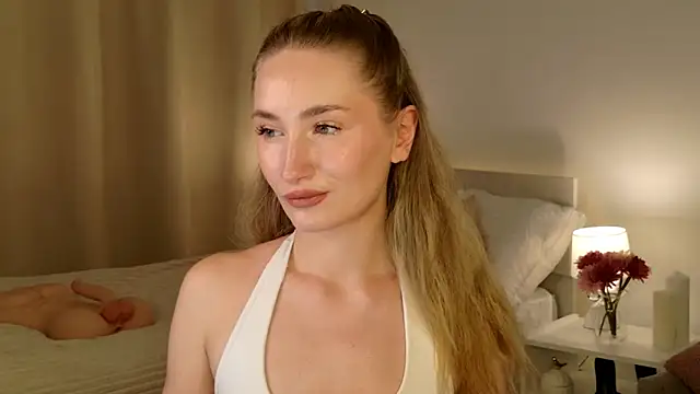 Snapshot of bella__rose chatting on 02-06-26, 01:36 bella rose online show from 02-06-26, 01:36